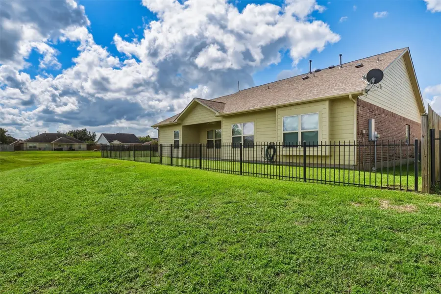 710 Buttercup Court, Sealy, TX 77474 - #2