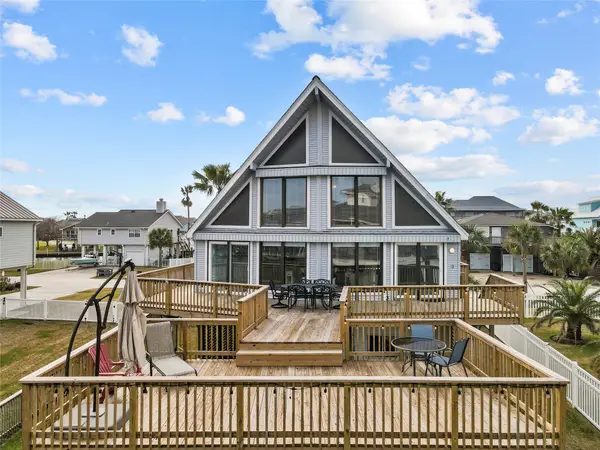 518 Paradise Drive, Tiki Island, TX 77554