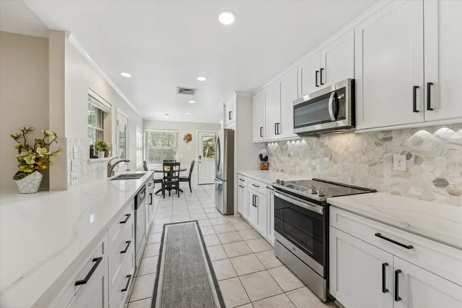 10902 Mullins Drive, Houston, TX 77096 - Image #3