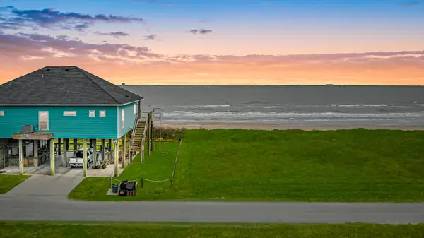 1117 Blue Water Drive, Crystal Beach, TX 77650