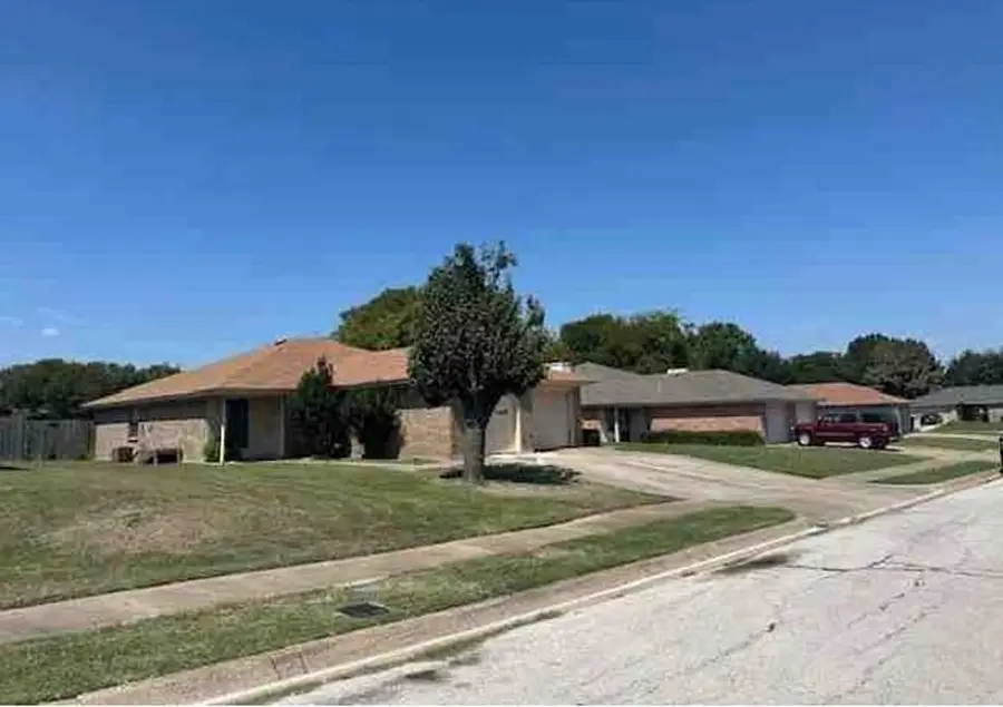 808 White Rock Street, Saginaw, TX 76179 - Image #2