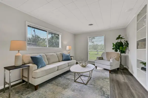 3110 8th Avenue N, Texas City, TX 77590