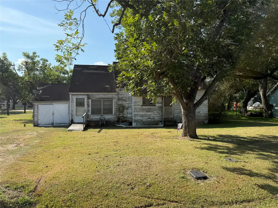 303 5th Street, Louise, TX 77455 - #3