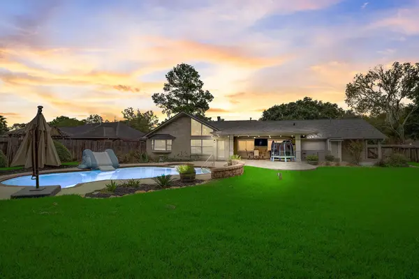 705 Balmoral Court, Friendswood, TX 77546