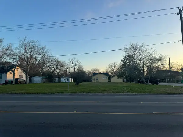 1921 W Main Street, Baytown, TX 77520
