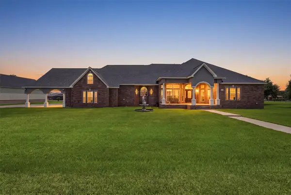 9018 Water Point Drive, Beach City, TX 77523