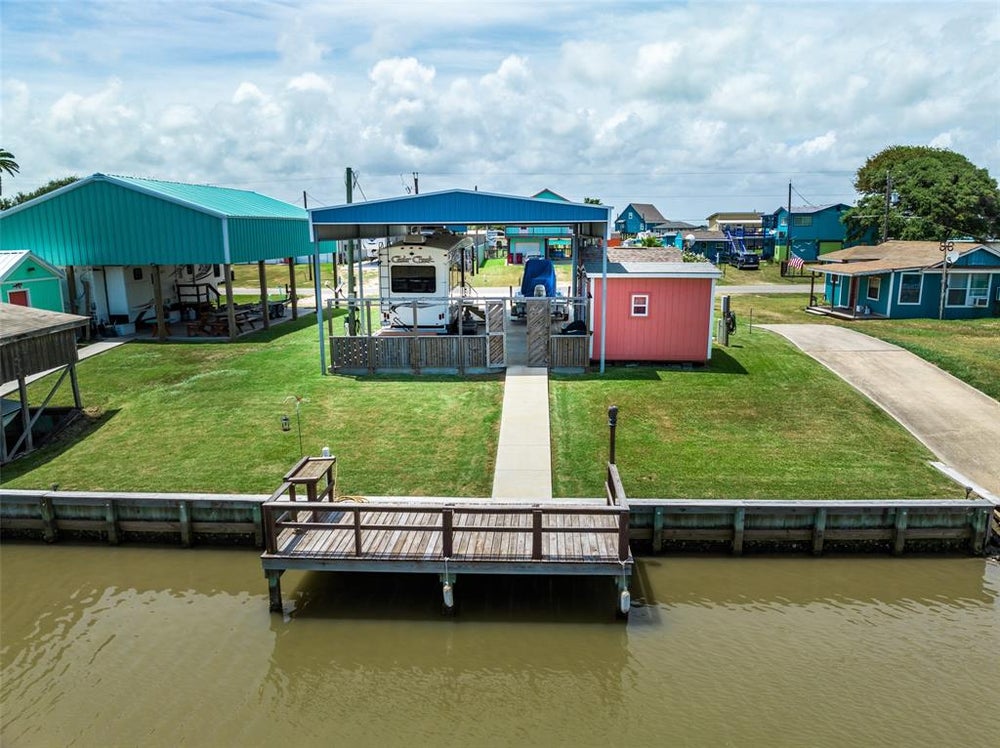 491 County Road 202, Sargent, TX 77414 BHGRE