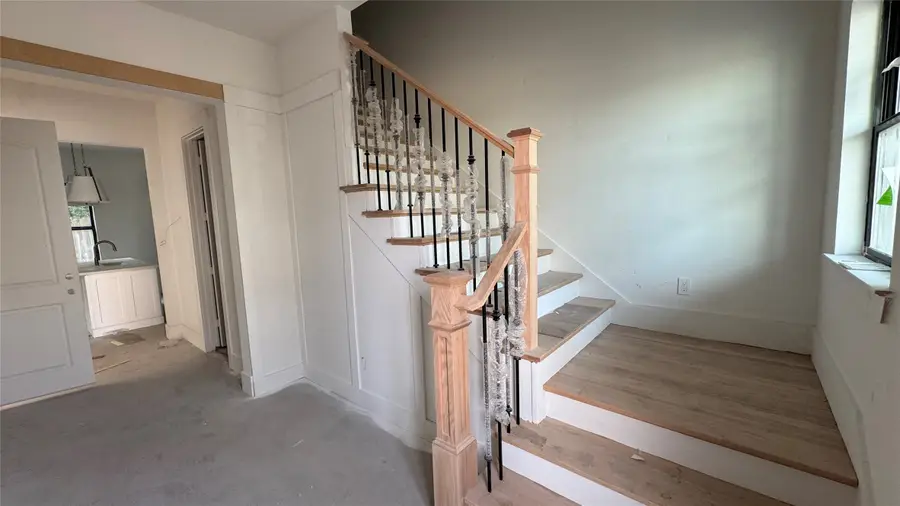 1114 Pearlwood Drive, Houston, TX 77008 - Image #2