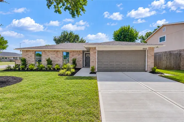 10012 Hummingbird Street, La Porte, TX 77571