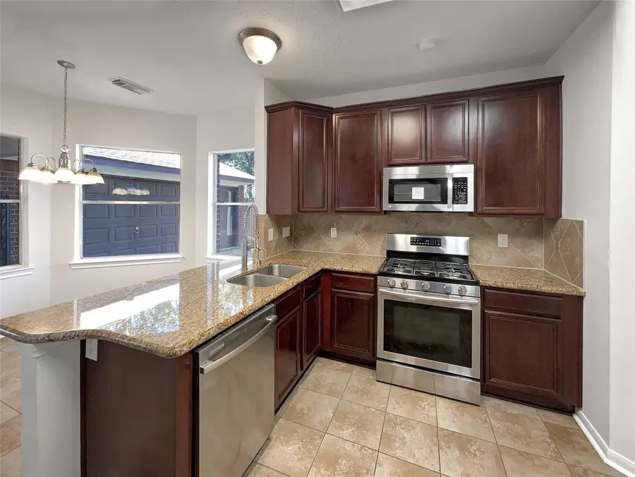 3232 Lee Circle, Pearland, TX 77581 - Image #2