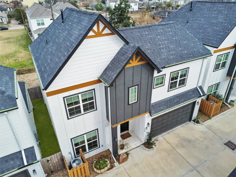 303 Blueberry Street #B, Houston, TX 77018 - #3