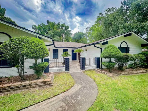 3640 Whippoorwill Street, Pinehurst, TX 77630