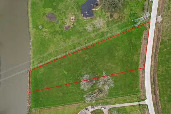 708 Winchester Trail, Angleton, TX 77515