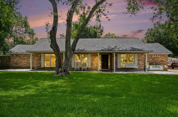4318 Meadow Glenn Drive, Dickinson, TX 77539