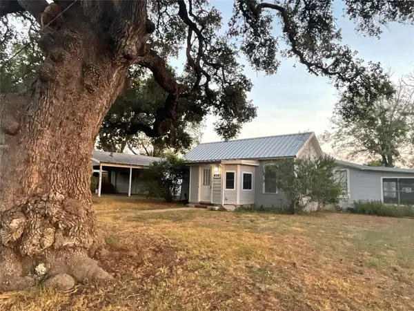 222 York Street, Yorktown, TX 78164