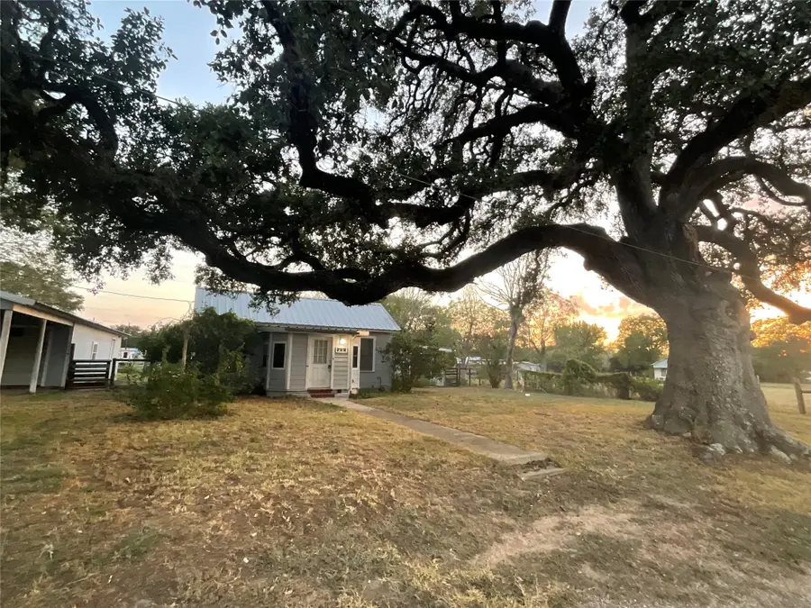 222 York Street, Yorktown, TX 78164 - #3