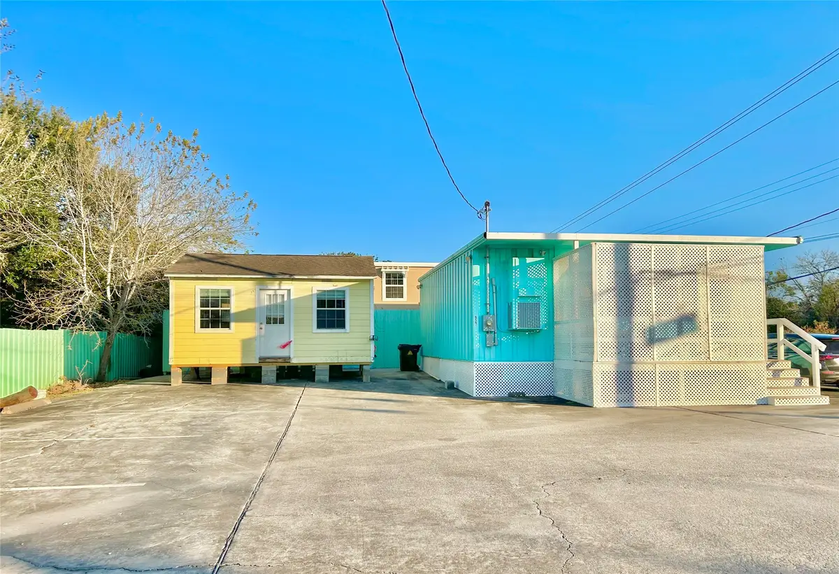 927 27th Street, Dickinson, TX 77539 - #1