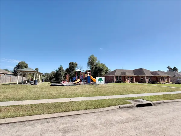 7818 Red Oak Lane, Texas City, TX 77591