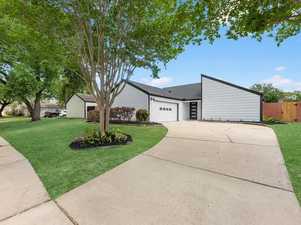 2231 Round Lake Dr, Houston, TX 77077