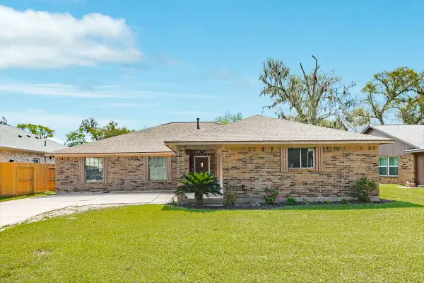 305 Freeman Boulevard, West Columbia, TX 77486