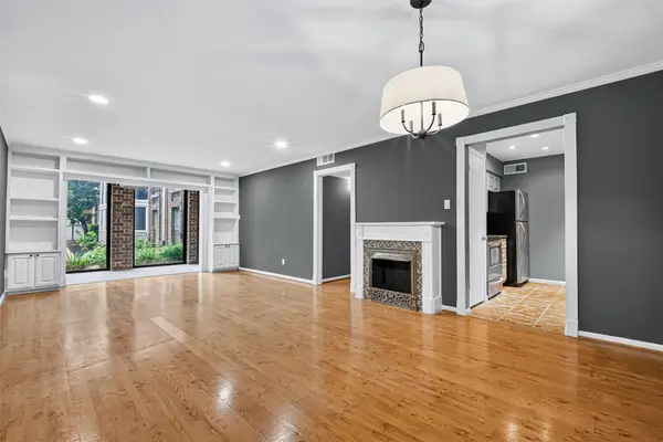 7575 Katy Freeway #18, Houston, TX 77024
