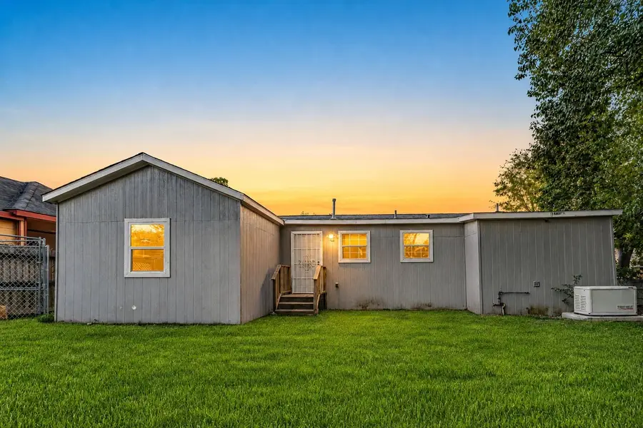 907 Whitaker Avenue, Pasadena, TX 77506 - #2