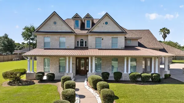 535 Evans Street, Winnie, TX 77665