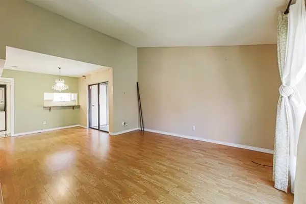 3100 Walnut Bend Lane #422, Houston, TX 77042