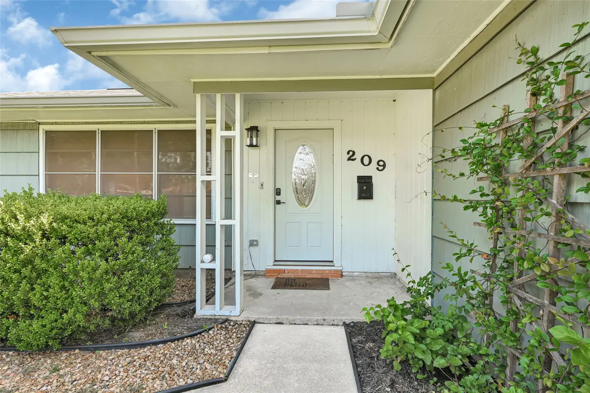 209 W 6th Street, Deer Park, TX 77536 - #1