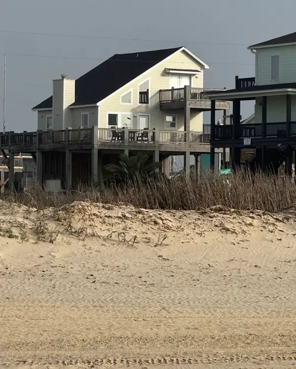 700 Palmetto Drive, Crystal Beach, TX 77650