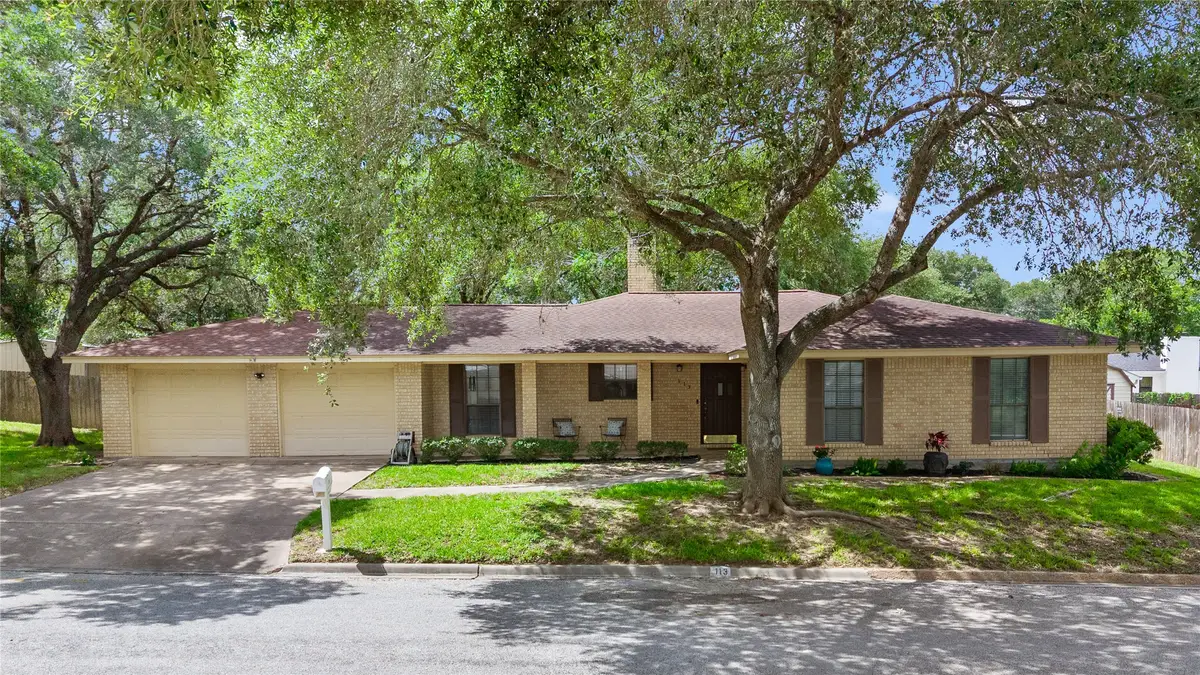 113 Suffolk Lane, Hallettsville, TX 77964 - #1