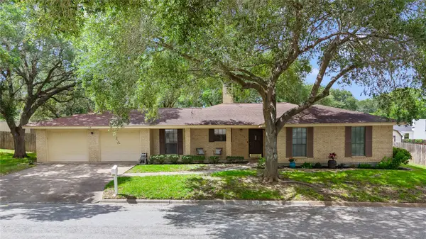113 Suffolk Lane, Hallettsville, TX 77964