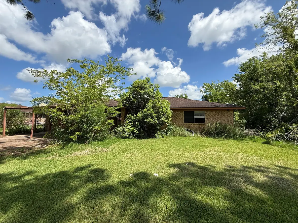 409 County Road 243, Angleton, TX 77515 - #1