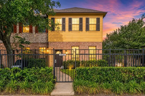 9120 Lakes At 610 Drive, Houston, TX 77054