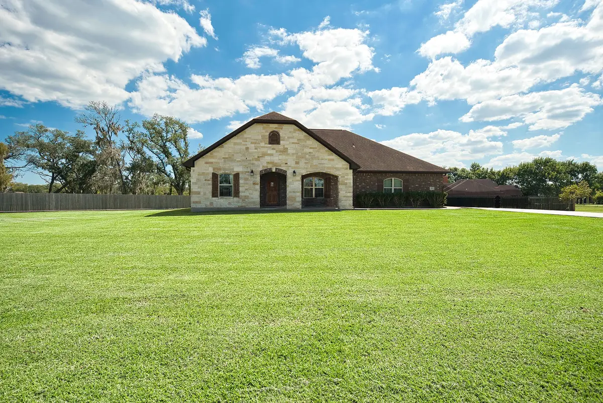 269 County Road 840, Angleton, TX 77515 - Image #1