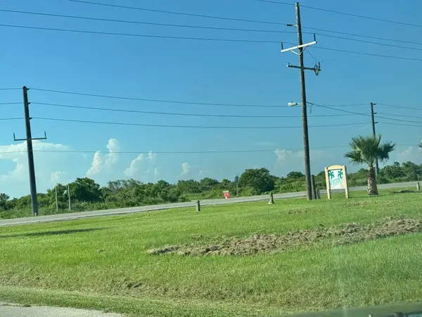 982 S Melody Lane, Crystal Beach, TX 77650