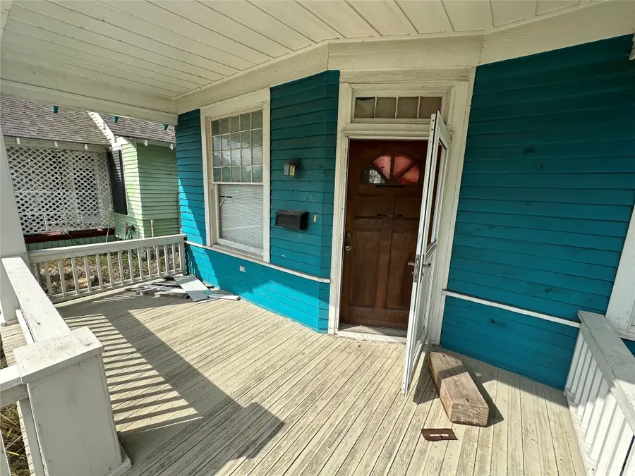 3024 Avenue R, Galveston, TX 77550 - Image #2