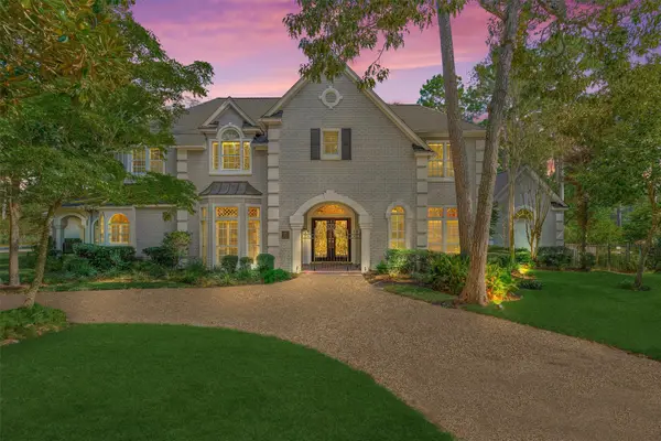 26 S Brokenfern Drive, The Woodlands, TX 77380