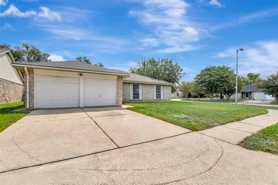 10302 Blue Oak Drive, Houston, TX 77065 - Image #2