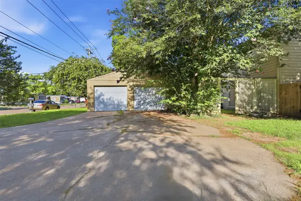 1621 & 1623 W Adoue Street, Alvin, TX 77511