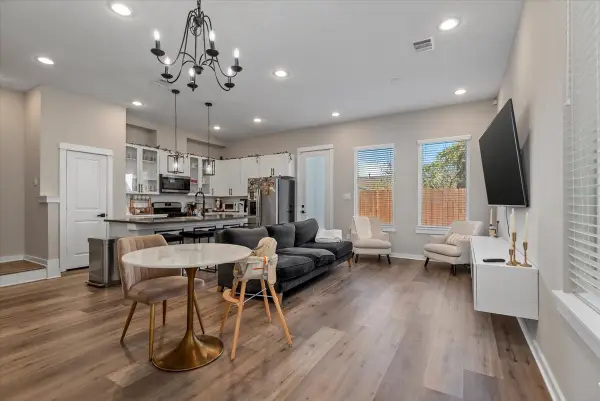 6721 Parker Oaks Lane, Houston, TX 77076