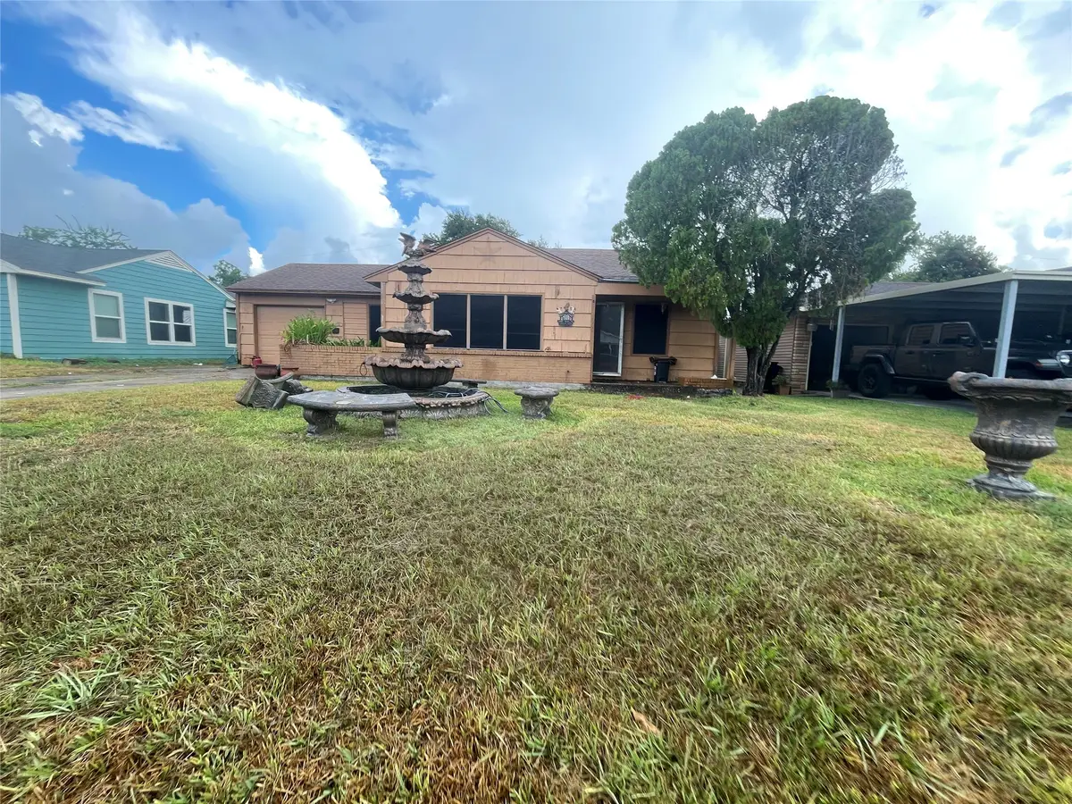 1900 W Gulf Street, Baytown, TX 77520 - #1