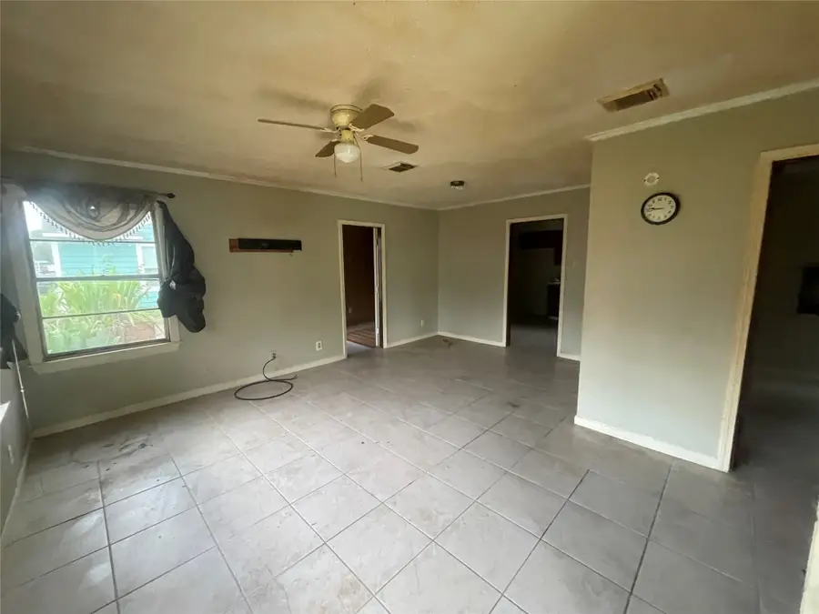 1900 W Gulf Street, Baytown, TX 77520 - #2