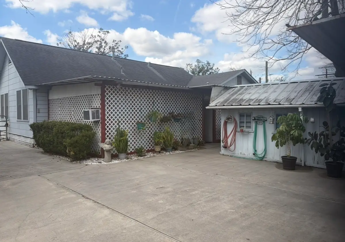 817 S Main Street, Highlands, TX 77562 - #1