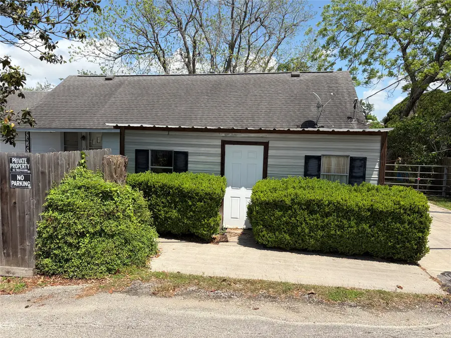 817 S Main Street, Highlands, TX 77562 - #3