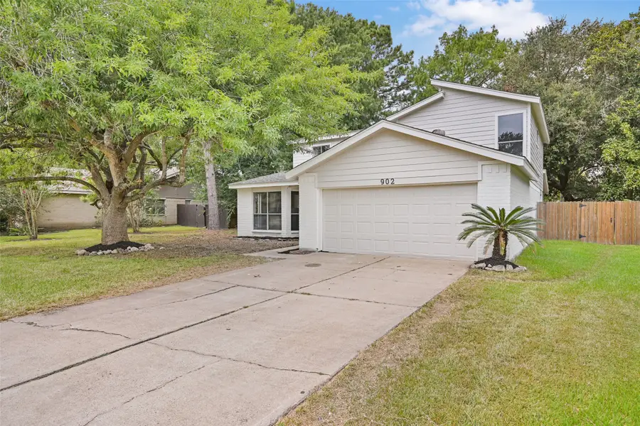902 Essex Drive, Friendswood, TX 77546 - #2