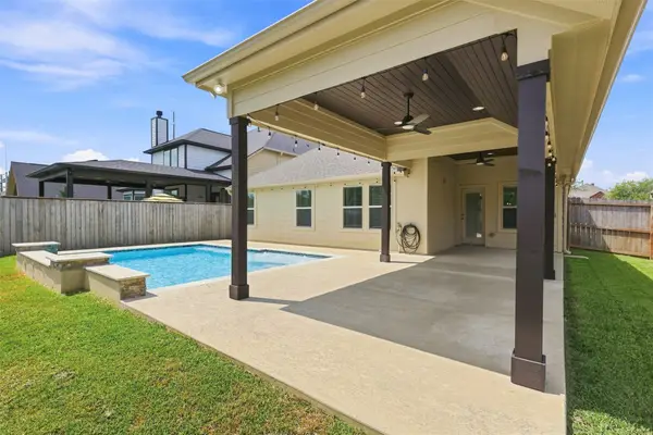 2809 Parkside Village Lane, Pearland, TX 77581