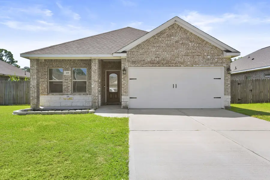 309 Carlos Leal Drive, Dayton, TX 77535 - Image #2