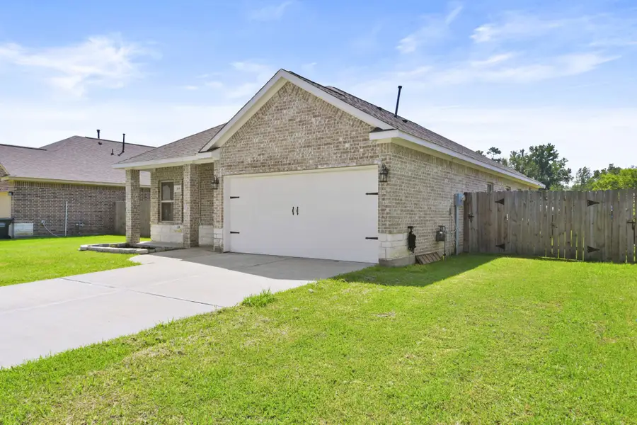 309 Carlos Leal Drive, Dayton, TX 77535 - Image #3
