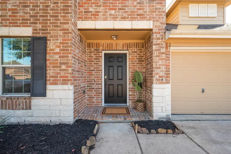 1203 Quarterhorse Drive, Alvin, TX 77511 - Image #3